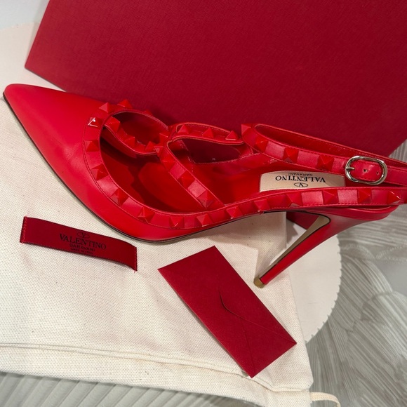 Valentino Garavani Red Rockstud Slingback Pumps - Picture 2 of 4